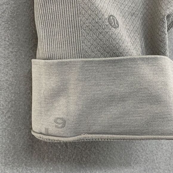 Lululemon Textured Capri Cropped Leggings Size 6 Gray Athleisure Yoga Run Lux - Picture 3 of 14